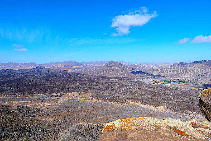 Saladillo的面板俯瞰Caldero de los Arrabales火山- Fuerteventura